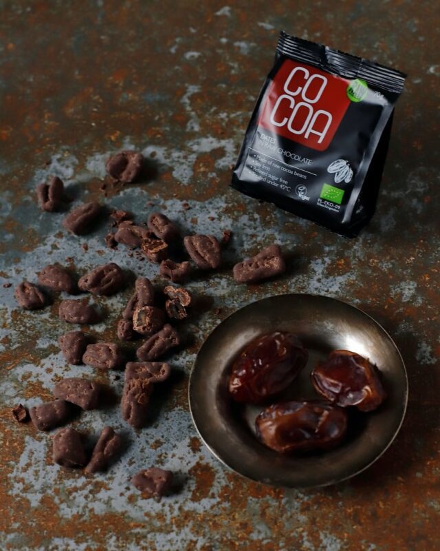 daktyle w ciemnej czekoladzie