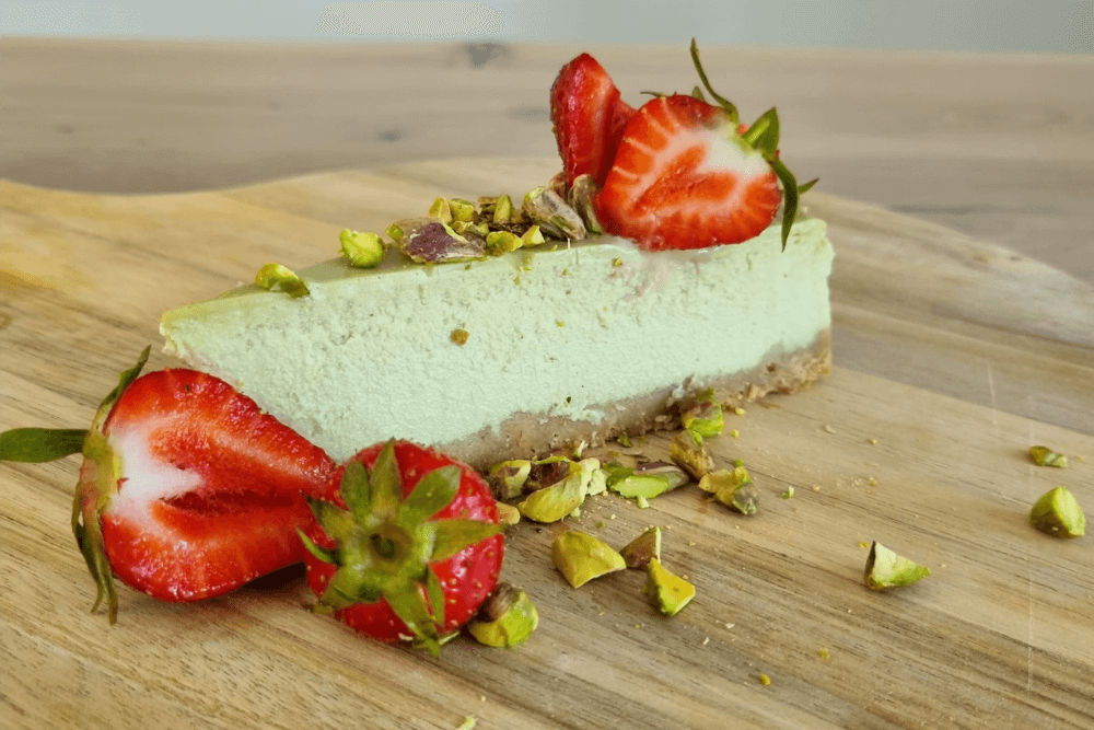 Sernik pistacjowy kawałek